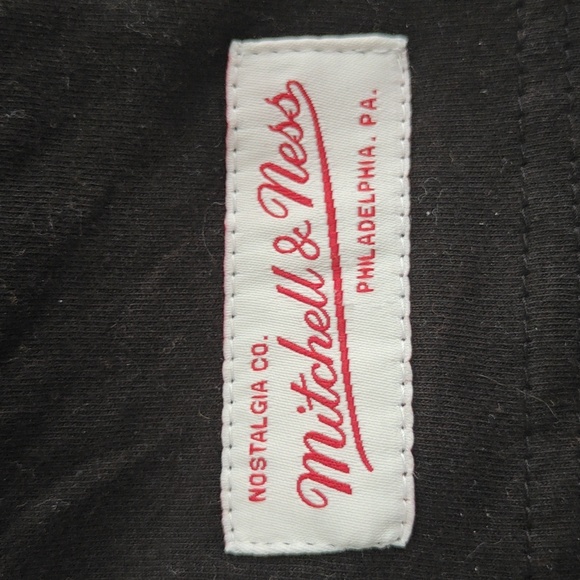 Mitchell & Ness Toronto Raptors XL Limited edition Black T Shirt - Picture 5 of 5